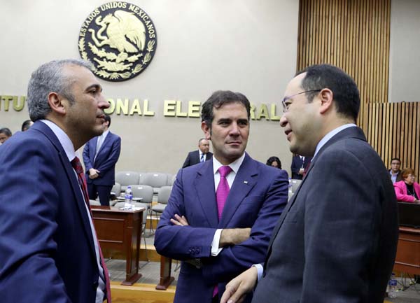 Consejero Presidente del INE, Lorenzo Córdova Vianello y los Consejeros Electorales Benito Nacif Hernández y Ciro Murayama Rendón.