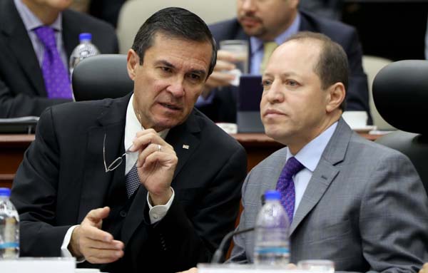 Secretario Ejecutivo Edmundo Jacobo Molina y el  Consejero Electoral Marco Antonio Baños Martínez.