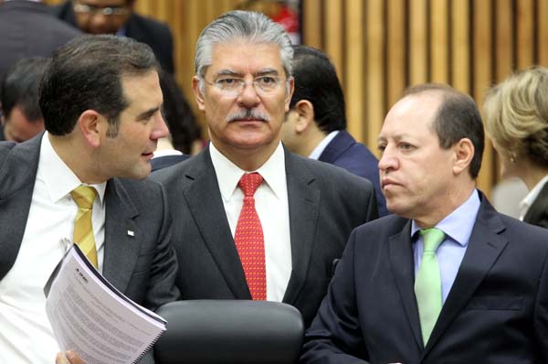 Consejero Presidente Lorenzo Córdova Vianello y los Consejeros Electorales Arturo Sánchez Gutiérrez y Marco Antonio Baños Martínez.