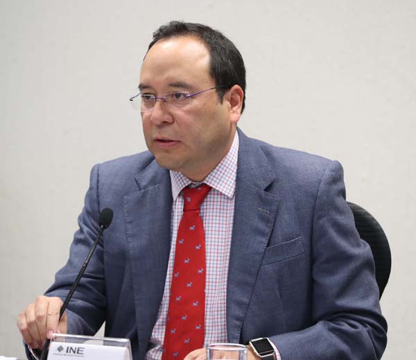 Consejero Electoral Ciro Murayama Rendón Presidente de la Comisión Temporal de Presupuesto.