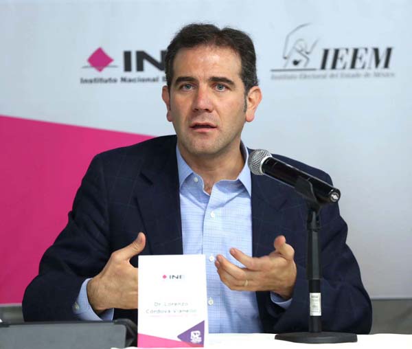 Consejero Presidente del INE Lorenzo Córdova Vianello en la conferencia de prensa conjunta INE-IEEM.