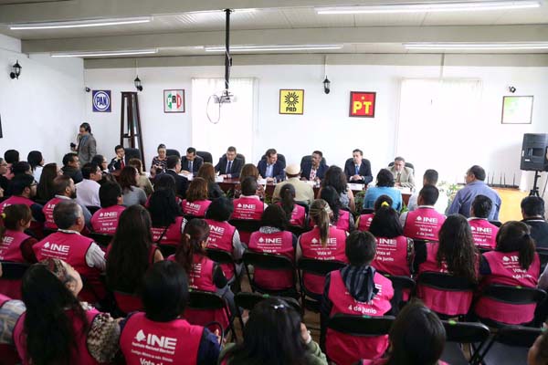 Clausura del curso de capacitación impartido a supervisores y capacitadores asistentes electorales correspondientes a la segunda etapa, en la Junta Distrital Ejecutiva de Zinacantepec