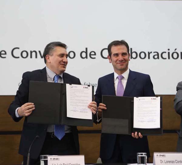 Presidente de la CNDH Luis Raúl González y el Consejero Presidente del INE Lorenzo Córdova Vianello