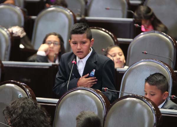 Participación de Legisladoras y Legisladores infantiles en la Sesión de Clausura.