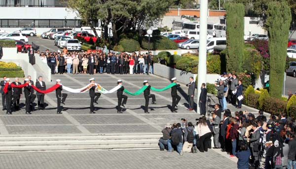 Ceremonia de Izamiento de Bandera.
