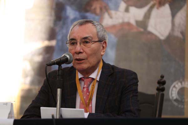 Dr. Luis F. Aguilar Villanueva