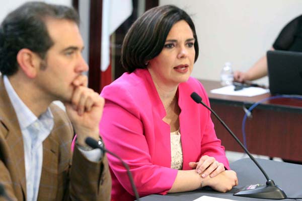 Lorenzo Córdova Vianello, Consejero Presidente del INE y Gabriela María de León Farías, Consejera Presidenta del Instituto Electoral de Coahuila.