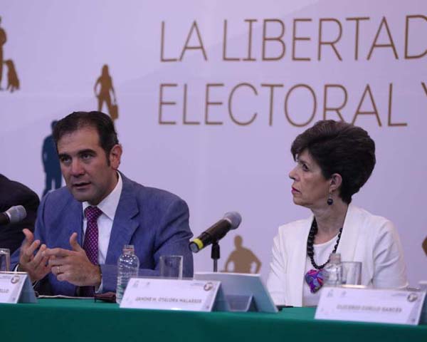Lorenzo Córdova Vianello, Consejero Electoral del INE y  Janine Otálora Malassis, Magistrada Presidenta del TEPJF.