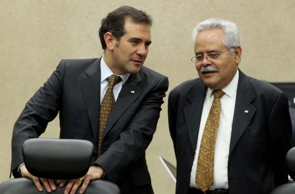 Consejero Presidente Lorenzo Córdova Vianello y el Consejero Electoral Javier Santiago Castillo.