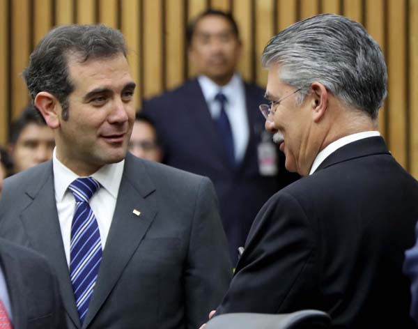 Consejero Presidente del INE Lorenzo Córdova Vianello y el Consejero Electoral Arturo Sánchez Gutiérrez.