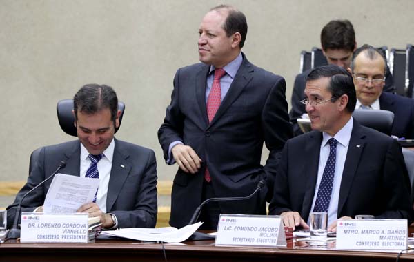 Consejero Presidente Lorenzo Córdova Vianello, Consejero Electoral Marco Antonio Baños Martínez y el Secretario Ejecutivo Edmundo Jacobo Molina.