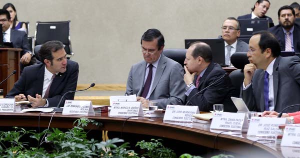 Consejero Presidente Lorenzo Córdova Vianello, Secretario Ejecutivo Edmundo Jacobo Molina, y los Consejeros Marco Antonio Baños Martínez y Ciro Murayama Rendón.