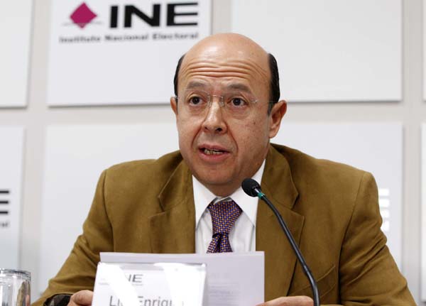 Presidente de la Comisión del Registro Federal de Electores Enrique Andrade González.