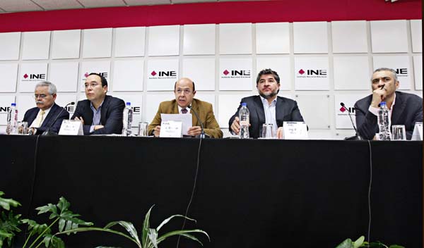 Conferencia de prensa ofrecida por la Comisión del Registro Federal de Electores.