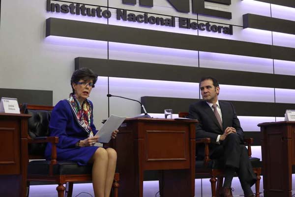 Presidenta de la Sala Superior del TEPJF Janine  Otálora Malassis y el Consejero Presidente del INE Lorenzo Córdova Vianello.